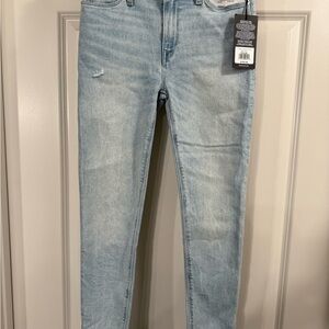 Hudson Jeans Light Blue midrise super skinny crop. NICO